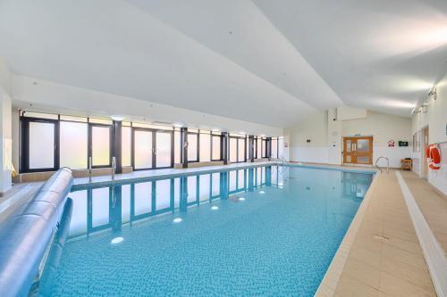 Littlehampton House | Marine Court Two Bedroom Second-floor Apartment 33