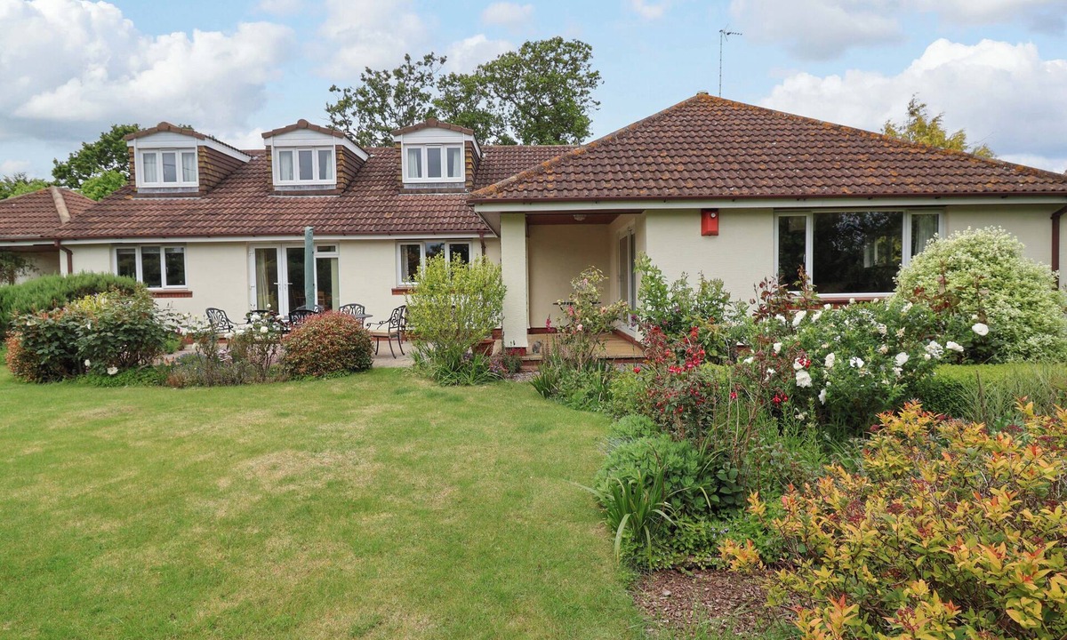 Watchet Cottage | MEADOWCROFT, pet friendly, with open fire in Watchet
