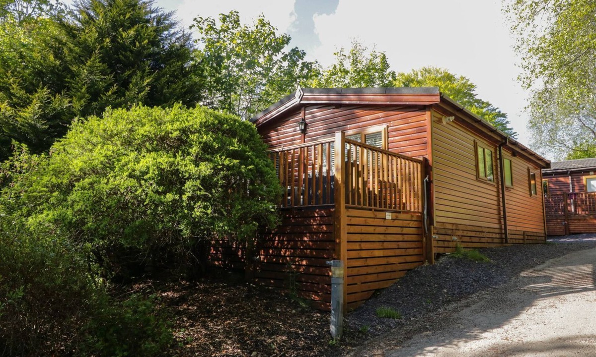 Windermere Cottage | MERE BROOK LODGE, pet friendly, with pool in Windermere