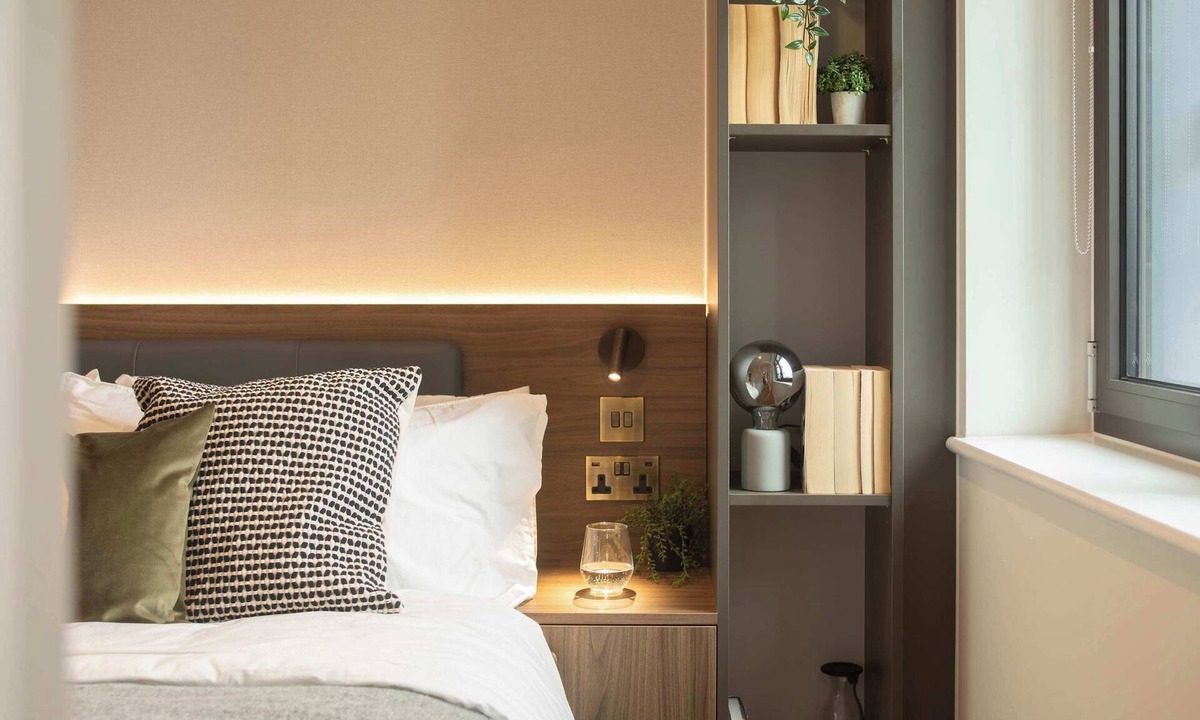 Fairfield Apartment | Mid-Century studio - Cinema & Games room : StayCozy