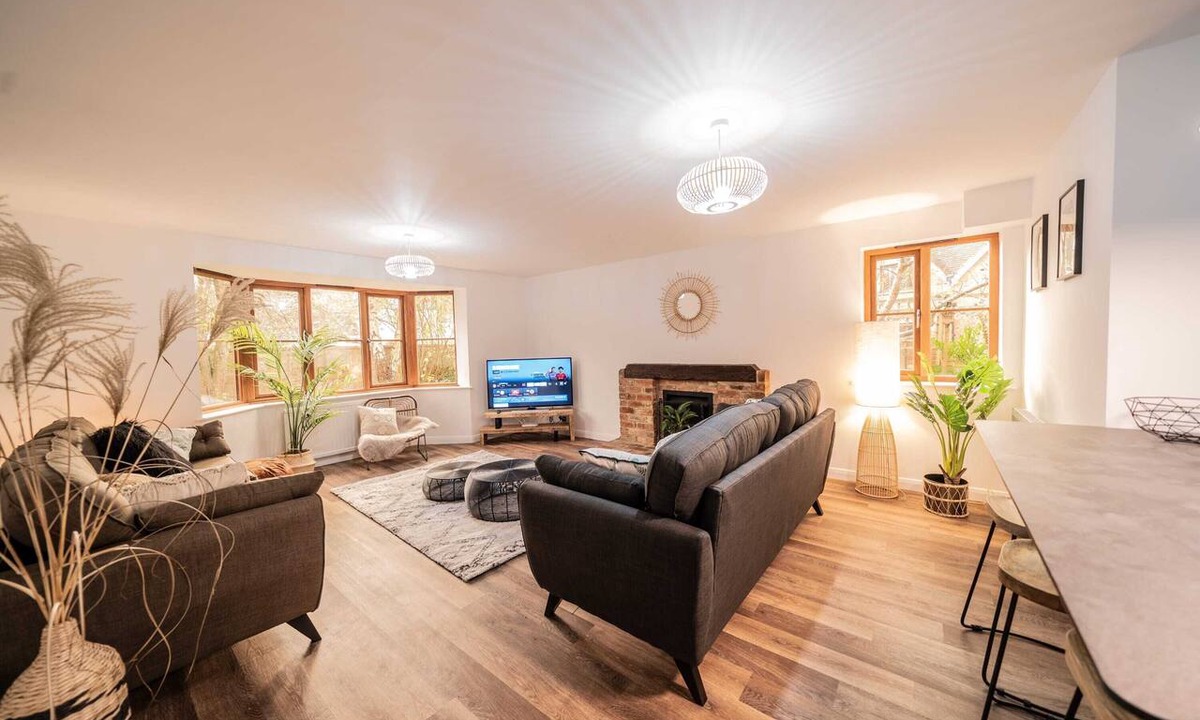 Didcot House | Middle Ashbrook - up to 6 bed - 3.5 bathrooms