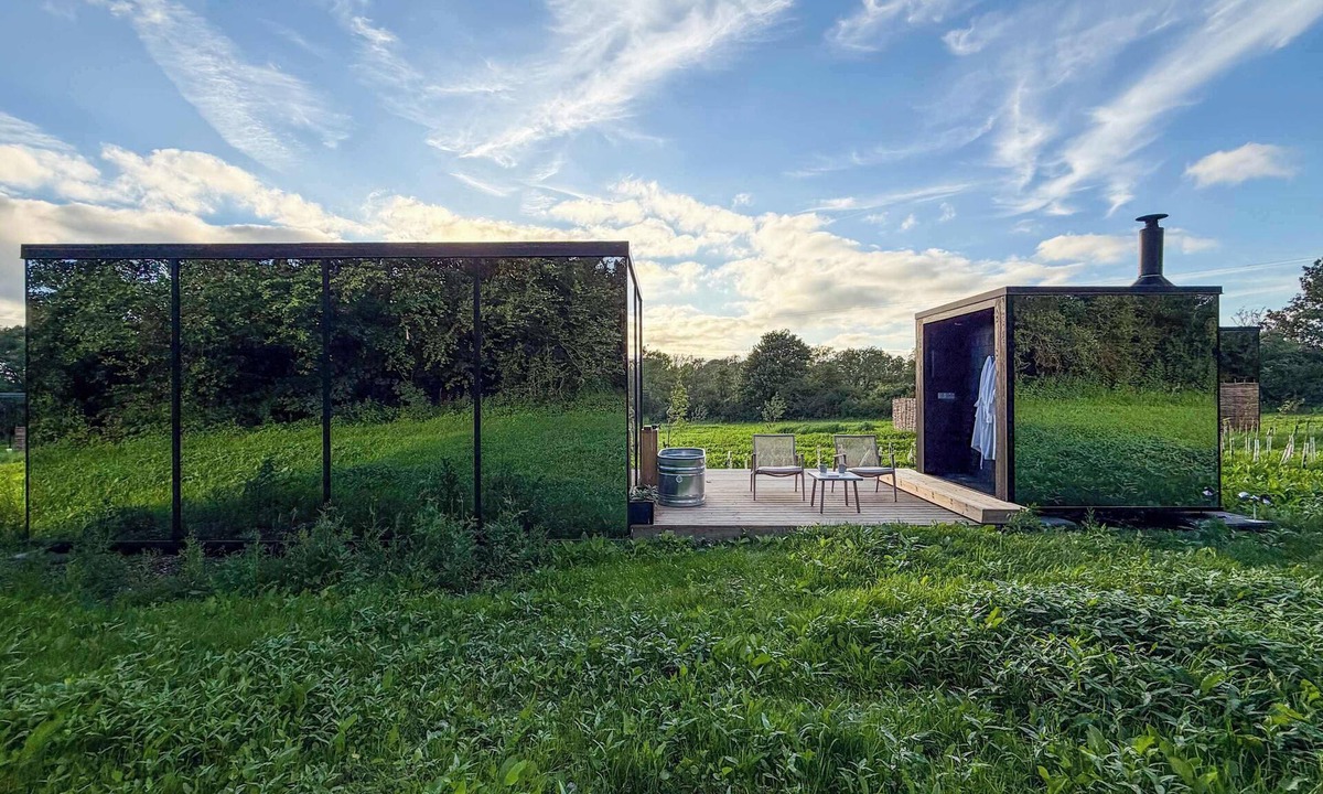 Llangefni Cabin | Mirror Cabin · Private Sauna & Plunge · Anglesey