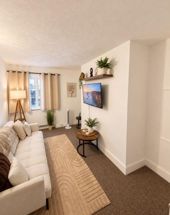 Tatenhill Apartment | Modern 1 Bed Apartment Near Warwick Uni Free Parking Fast WIFI