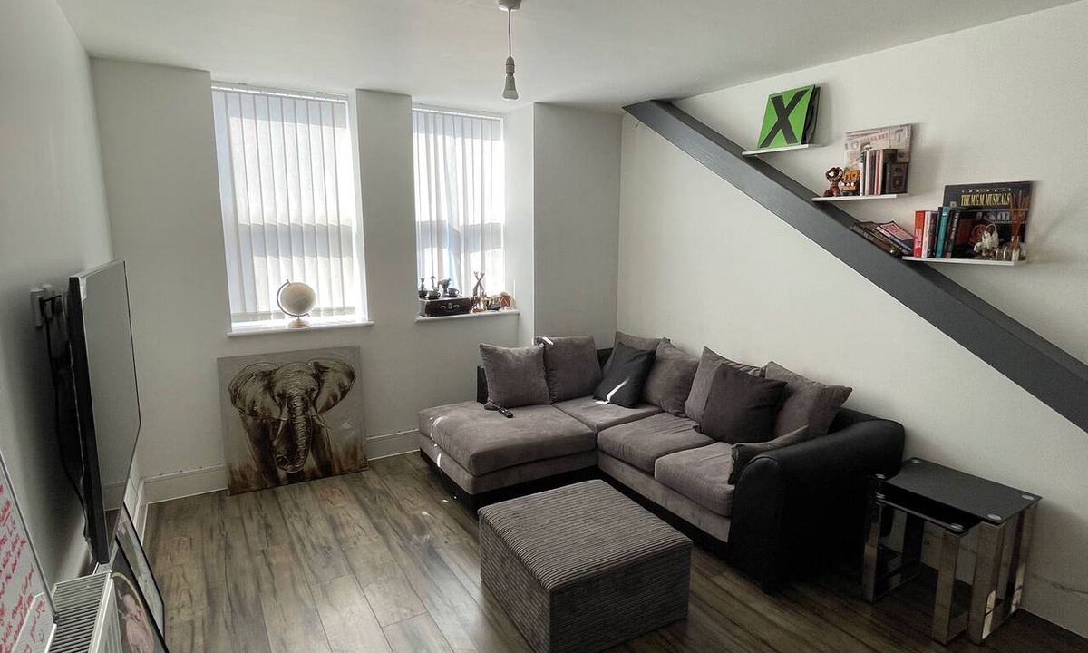 Havering Apartment | Modern 1 bed Flat- 20mins from Central London