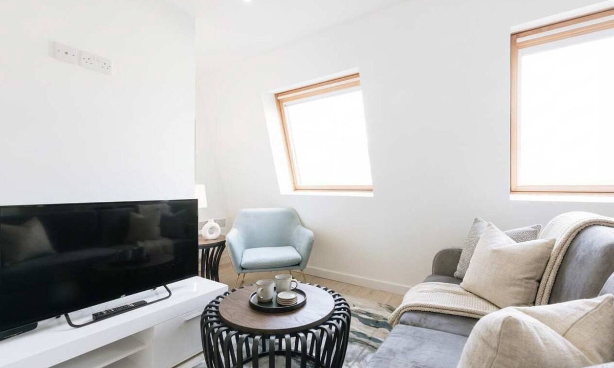 Ipswich Apartment | Modern 1BED Top Floor Apartment in Central Ipswich
