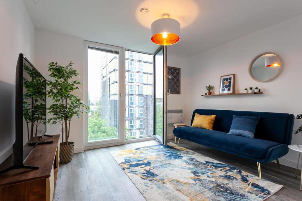 Old Trafford Apartment | Modern 2 Bed Flat 5min to Old Trafford Stadium