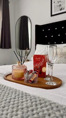 Watford Apartment | Modern 2-Bed Flat, Spacious, near Harry Potter Studio