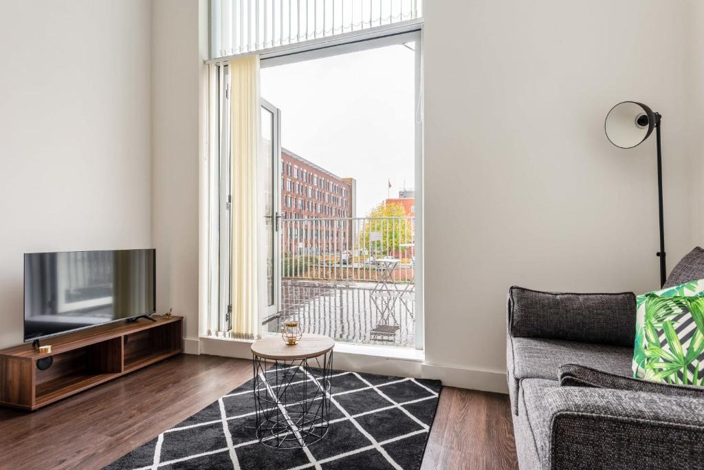 Rotherham Apartment | Modern 2 Bed Riverside Apartment with Balcony