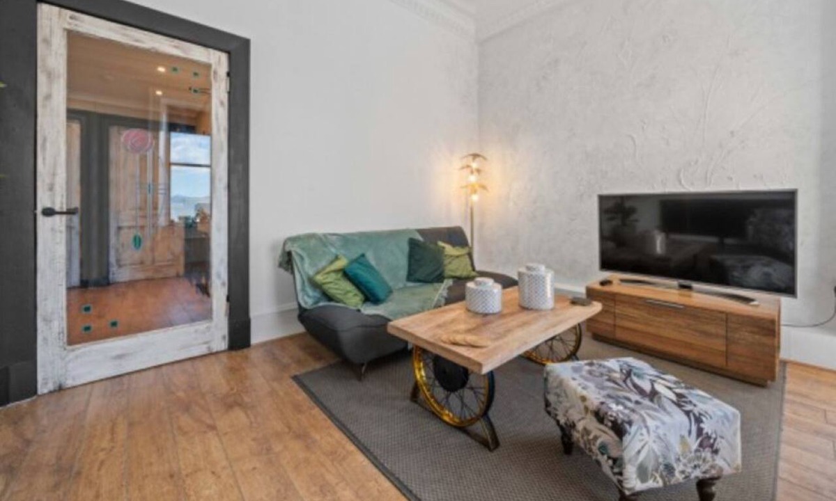 Gourock House | Modern 2 Bed Sleep 4 In Gourock