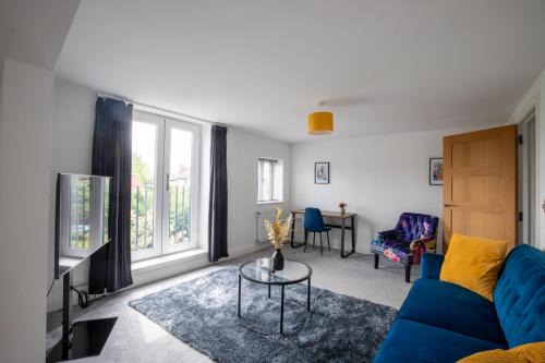 Moffat Apartment | Modern 2 Bedroom First Floor Apartment, Free Parking, Woking
