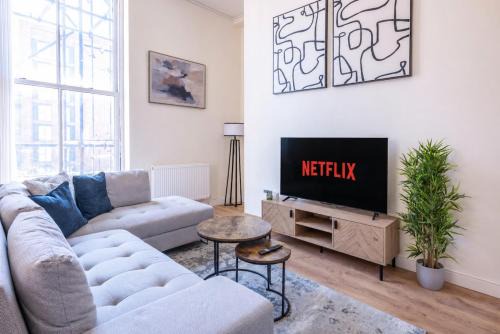 Rochdale Apartment | Modern 2 Bedroom flat/Free parking/Sleeps 6