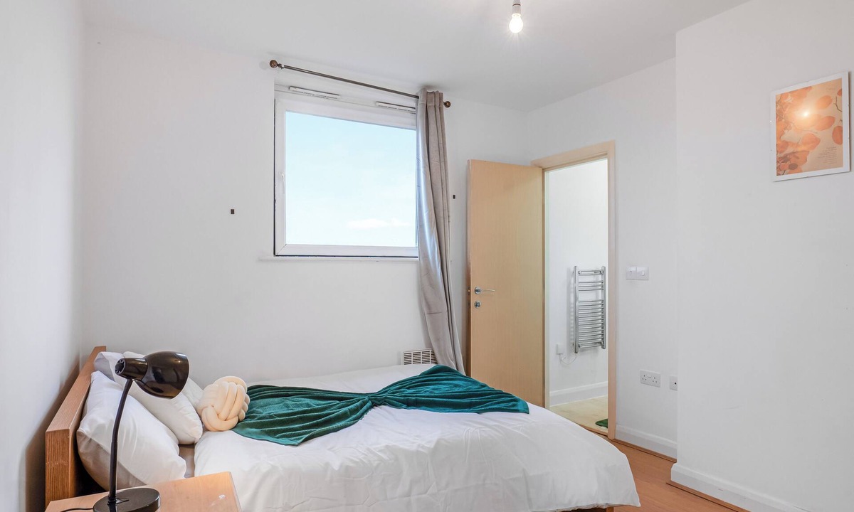 Chorlton-on-Medlock Apartment | Modern 2BR Flat near Universities | Free Parking | Sleeps 5