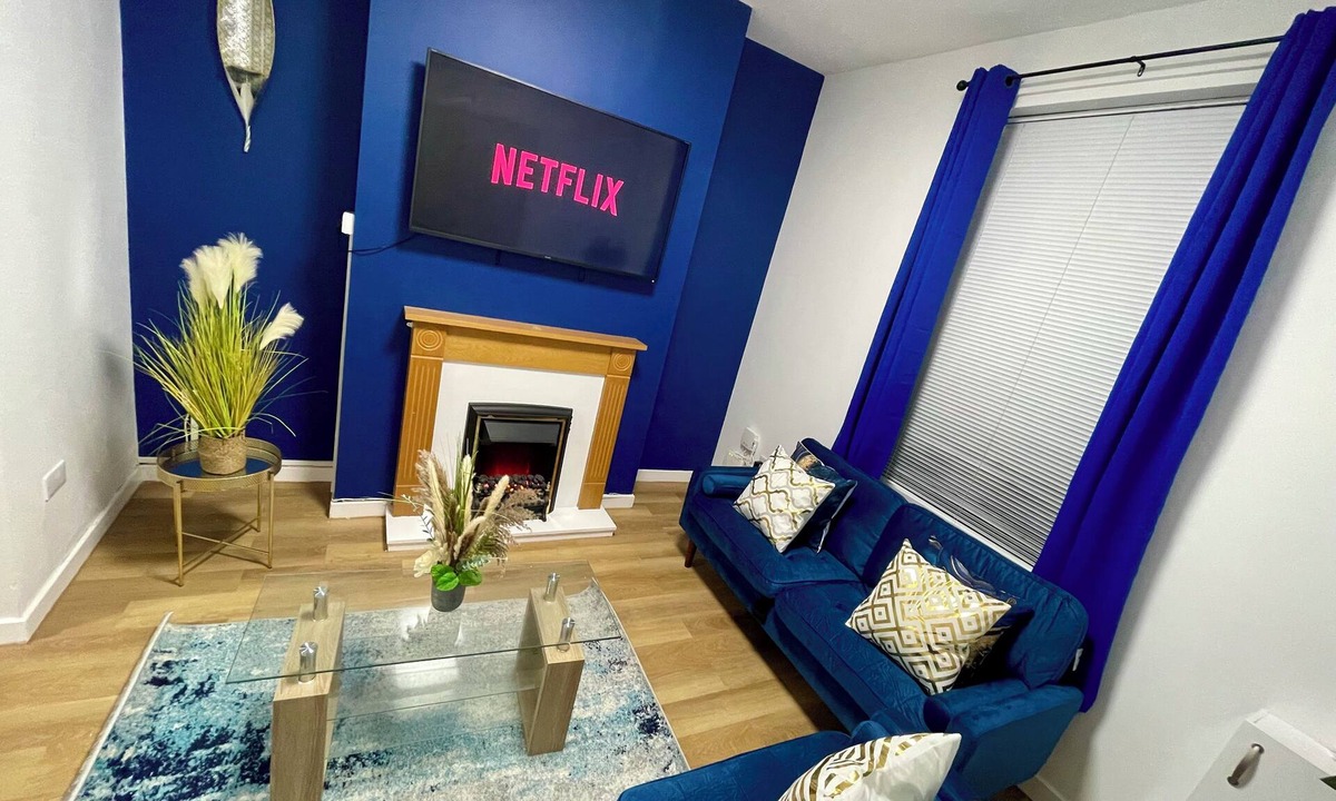 Hull House | Modern 3 Bed Home ,Families and Contractor Stay with Free Parking