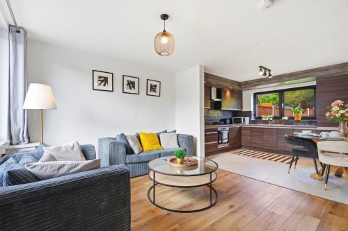 Birmingham House | Modern 3-Bed House with Parking