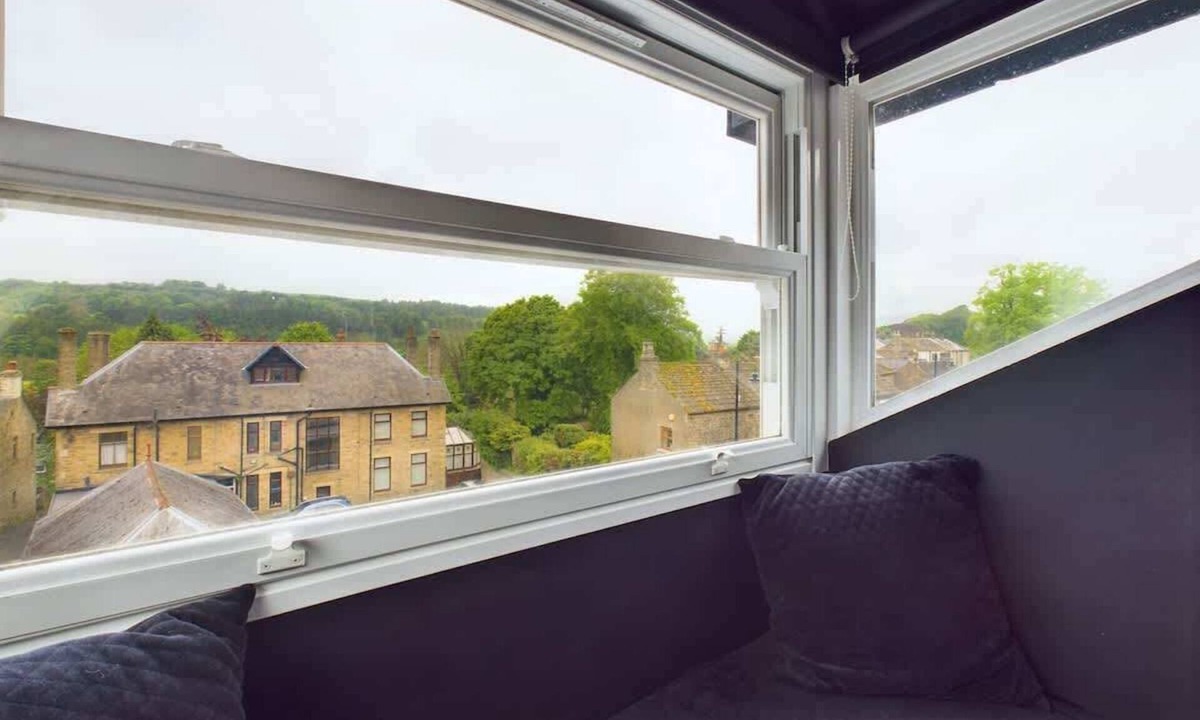 Eastgate Apartment | Modern 4 Bed, Walk to Pubs, Shops and Countryside