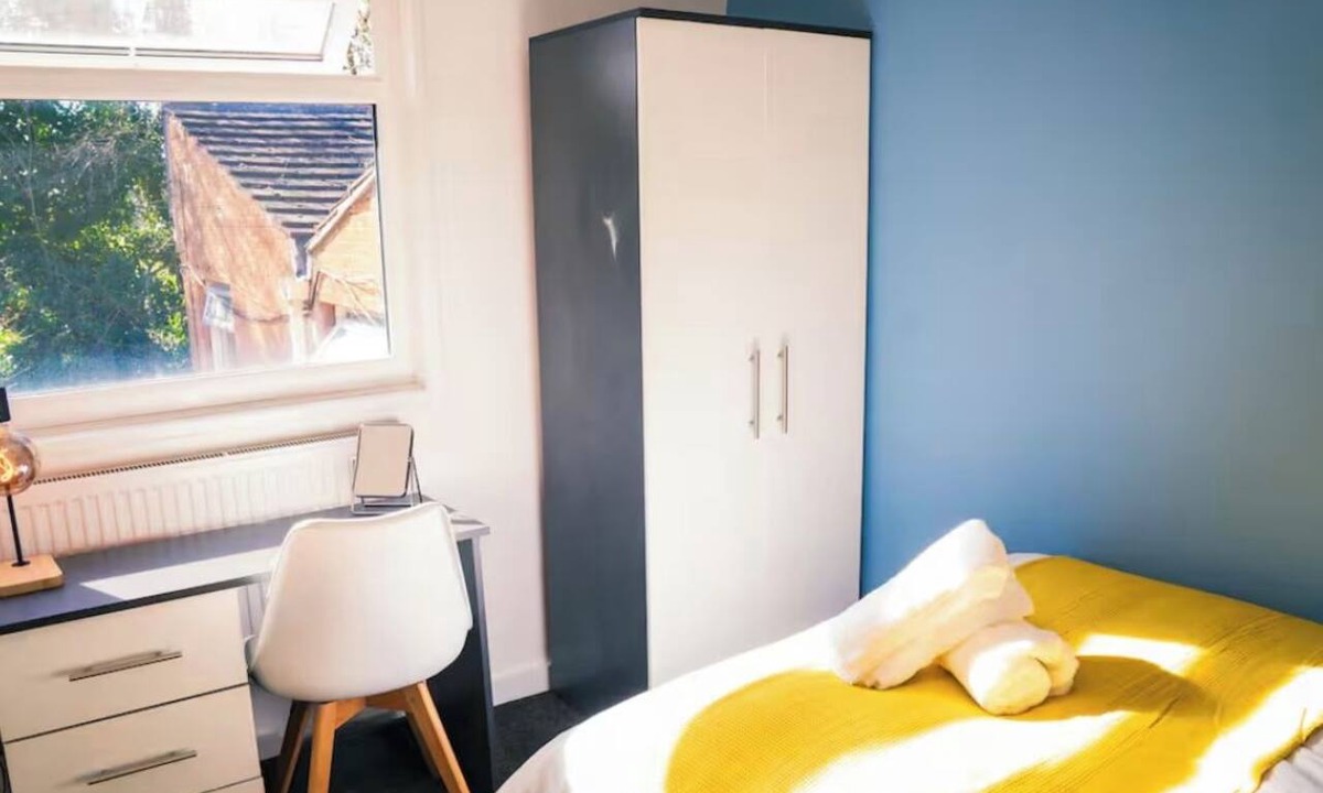 Sheffield House | Modern 6BR property in Sheffield contractor friendly (with parking)