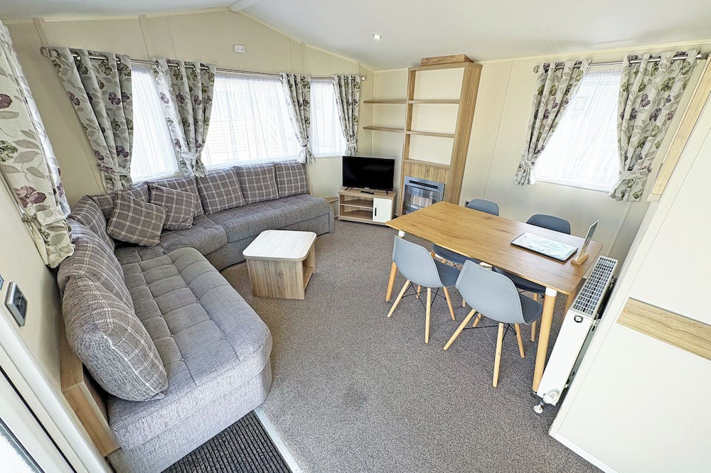 Bleadon House | Modern and contemporary 12ft-wide caravan with two twin.