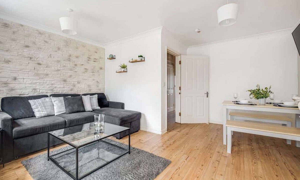 Bedford House | Modern & comfortable with FREE Parking