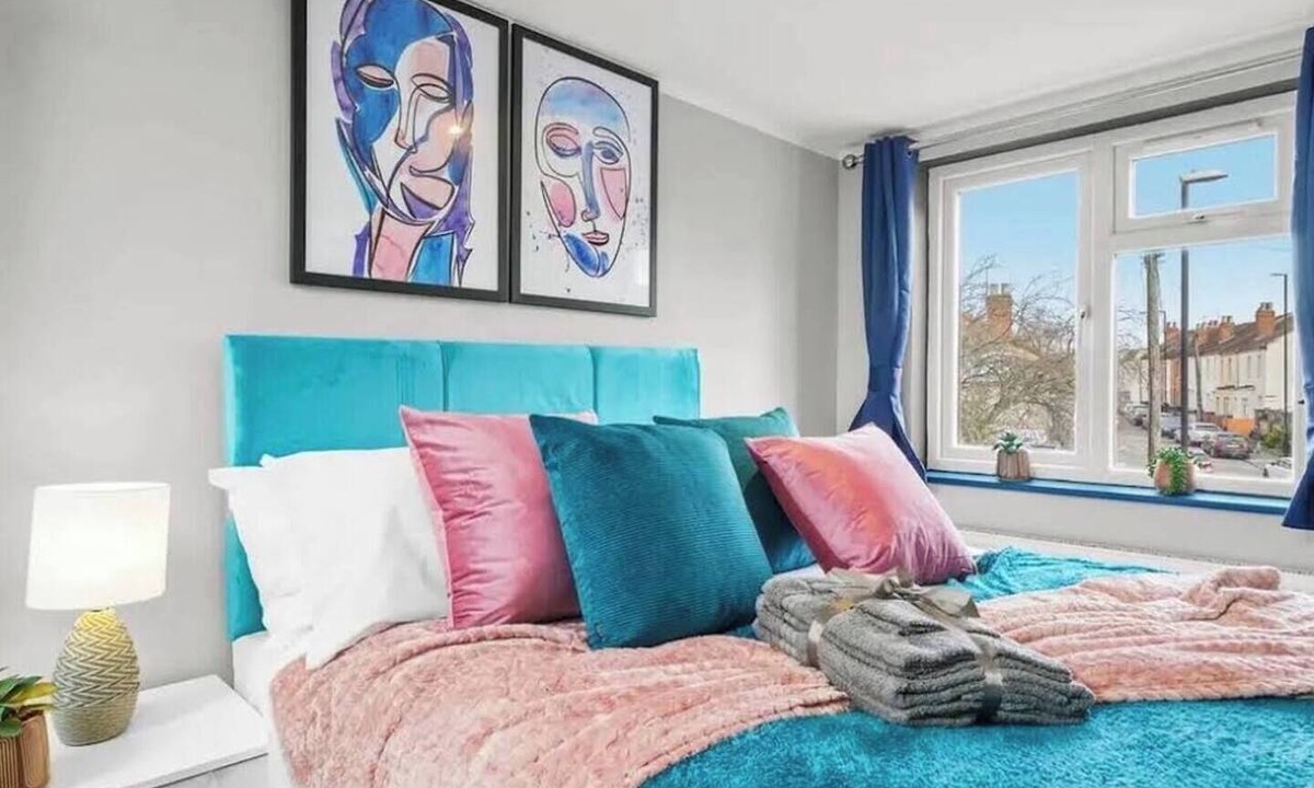 Coventry House | Modern Coventry Home | Cinema & Games | Sleeps 12