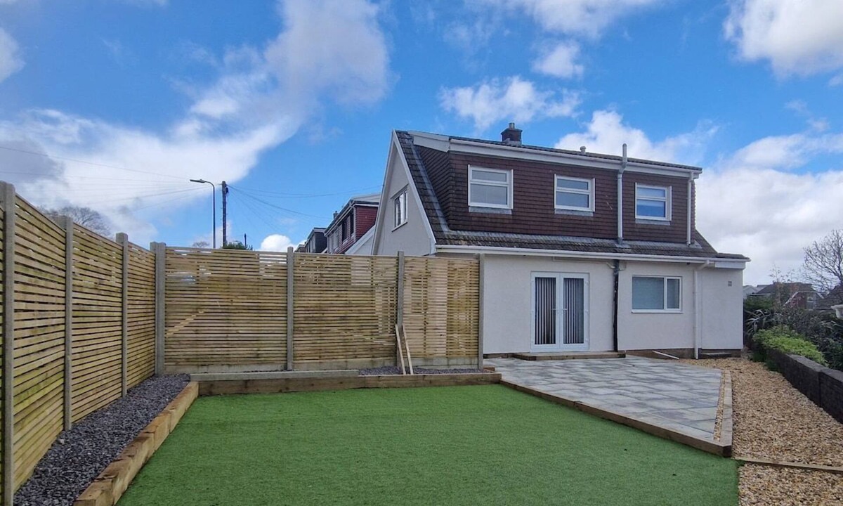 Merthyr Tydfil House | Modern Detached 3 bedroom home with off-road parking