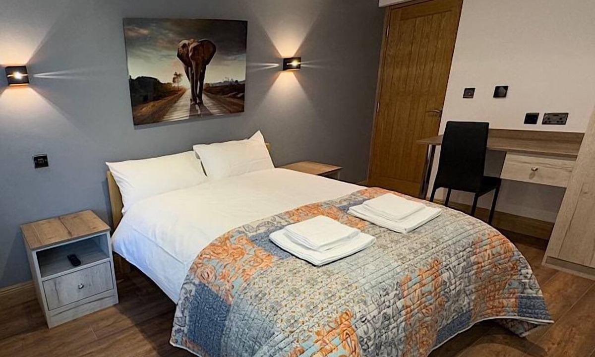 Weston on Trent Apartment | Modern Double Studio | Near CBS Arena (Kitchenette)