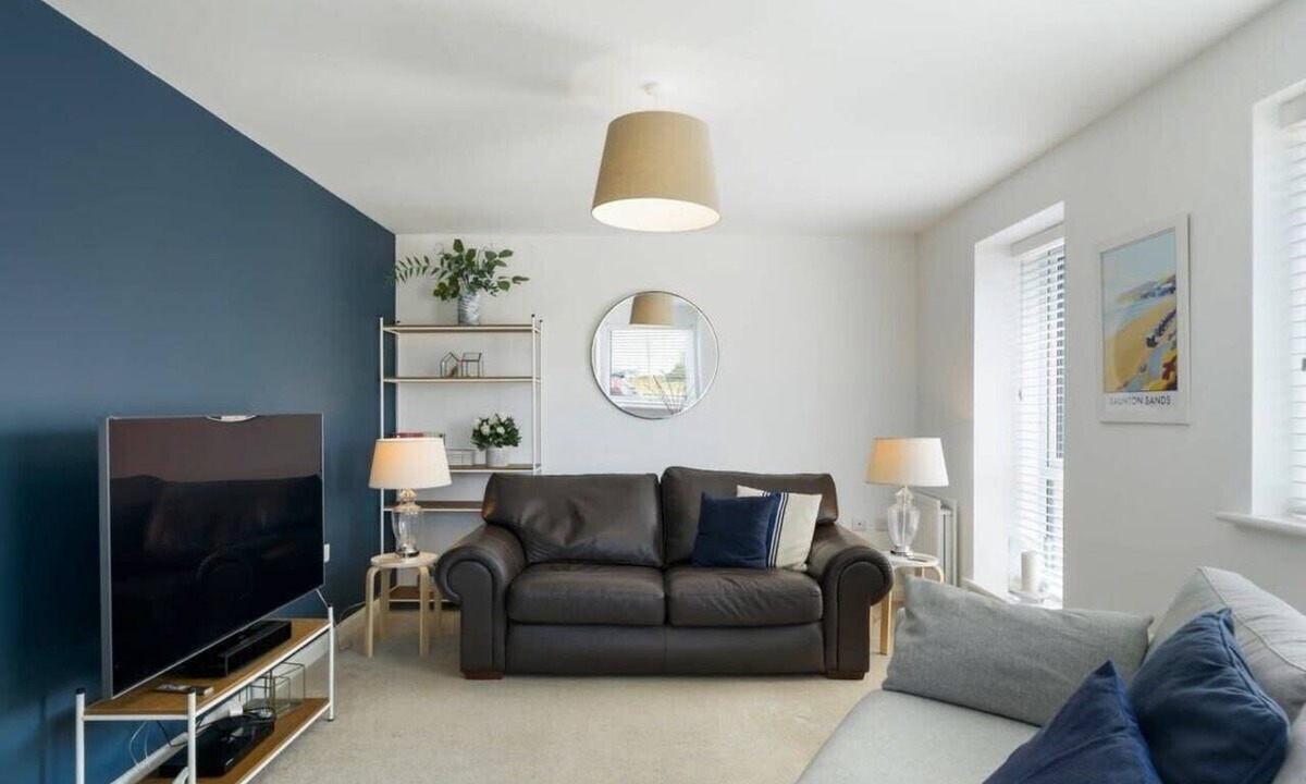 North Buckland House | Modern Home with Parking, nr Saunton Sands