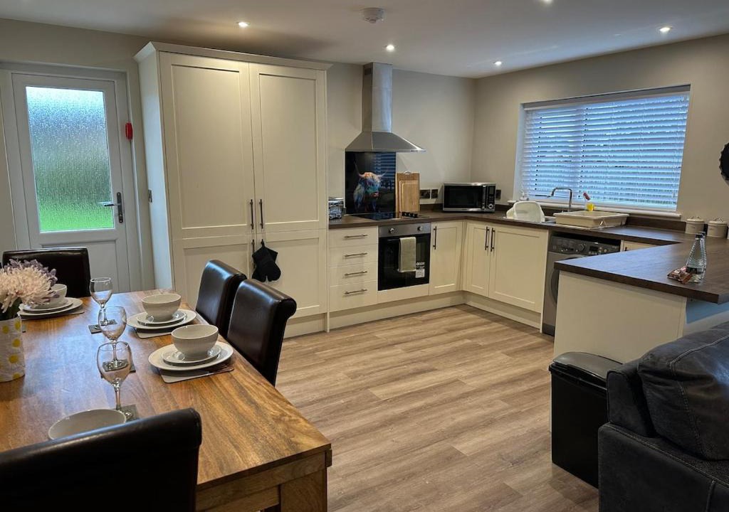 Hereford Apartment | Modern, newly built 2 bedroom bungalow with free parking