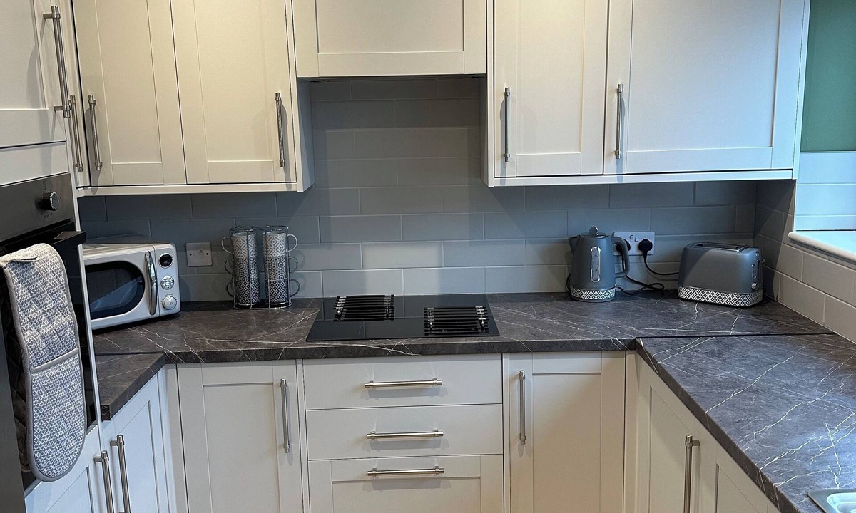 Hull House | Modern refurbed 3 bed house close to local amenities, salt end and Siemens site