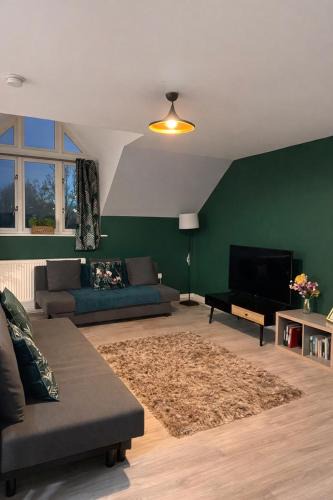 Ipswich Apartment | Modern Spacious Flat In Ipswich - Sleeps 6 - Parking