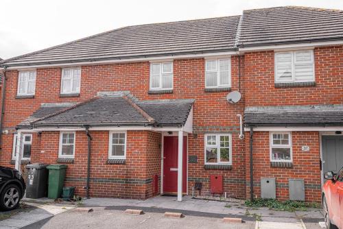 Sherborne St. John House | Modern Two Bedroom Home with Parking