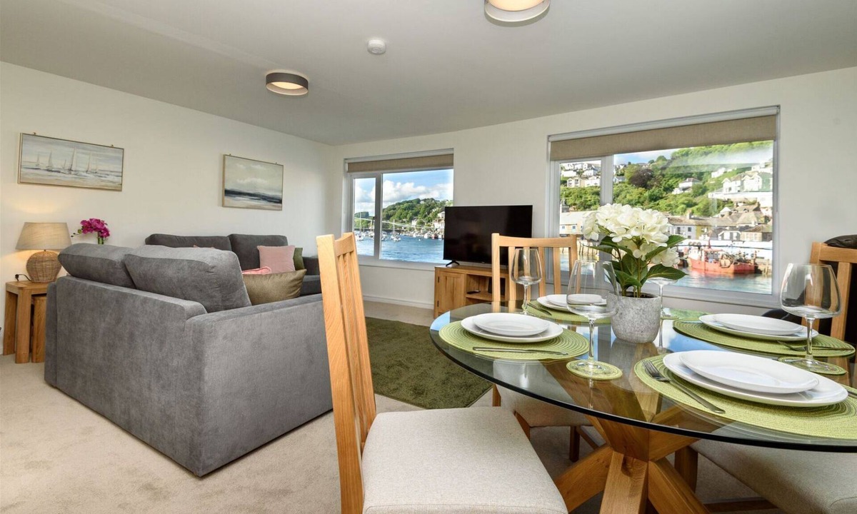 West Looe House | Modern waterfront home