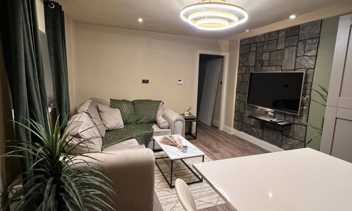 Preston House | Modernized detached 2 bedroom Guest house.
