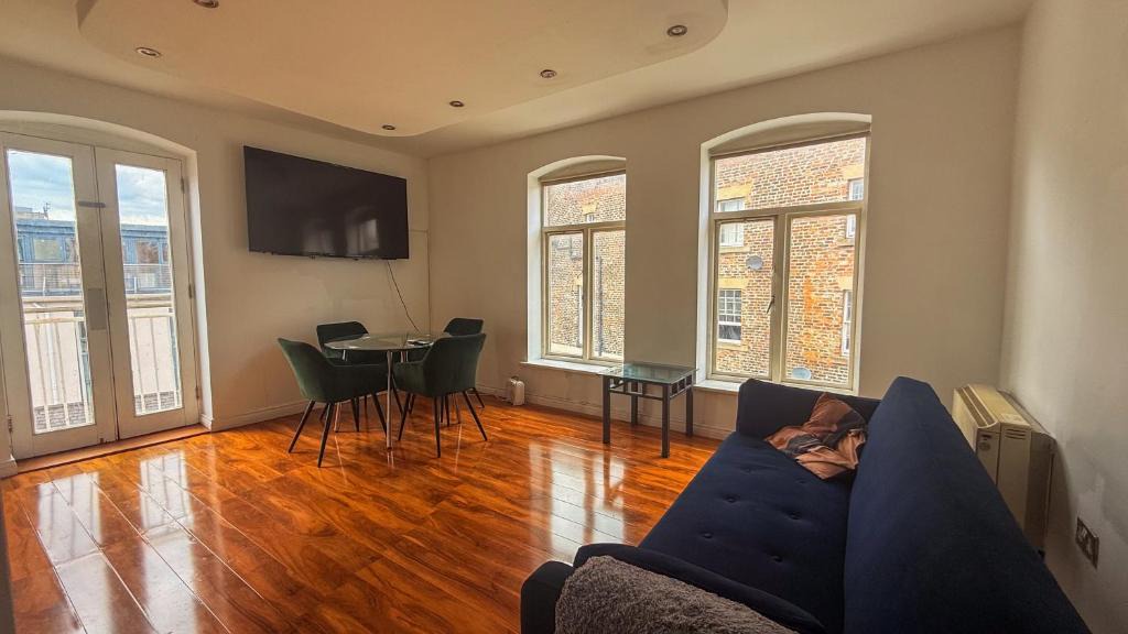 Newcastle-upon-Tyne Apartment | Most Central 2BR Flats in Newcastle City Centre, Opposite Central Station - Sleeps 4-6