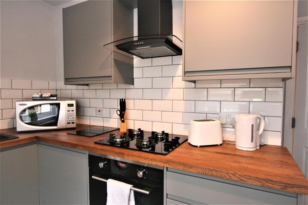 Gloucester Apartment | Nelson By The Docks Serviced Apartments by Roomsbooked