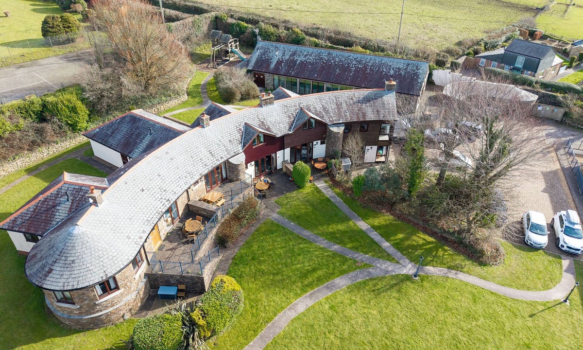 Par Cottage | Nestled in an elevated position with sweeping views across the Luxulyan Valley.