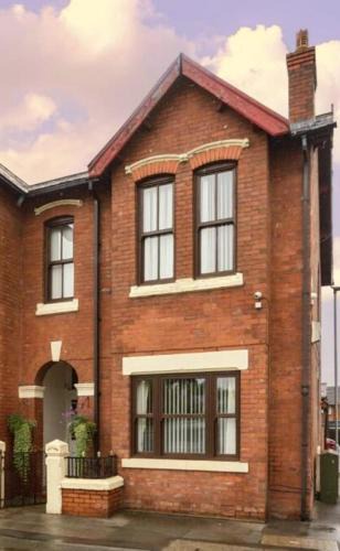 Leigh House | New Horizon Lodge
