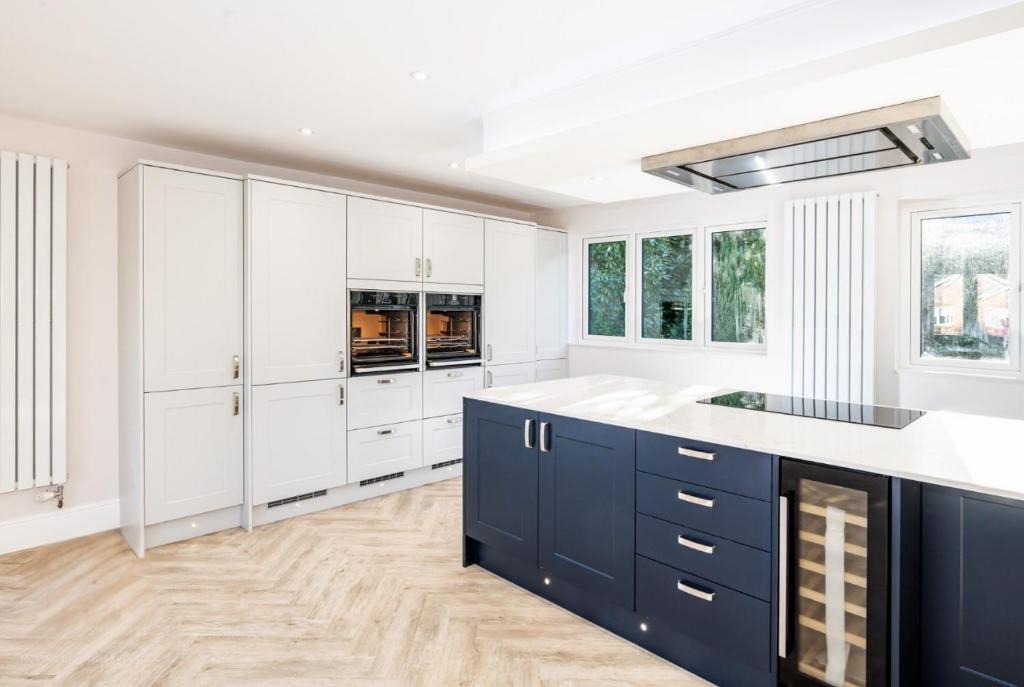 St Leonards House | NEW! Spacious 5BR Home - Parking Near New Forest