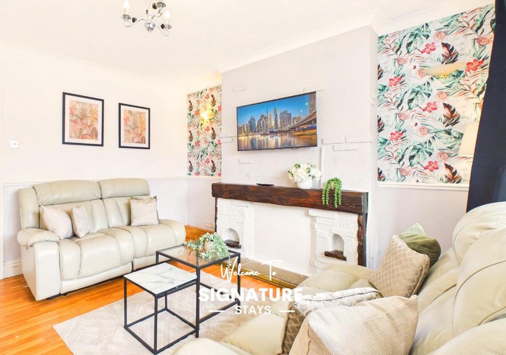 Middlesbrough Apartment | NEW Spacious Middlesbrough Home By Signature Stays - FREE Parking