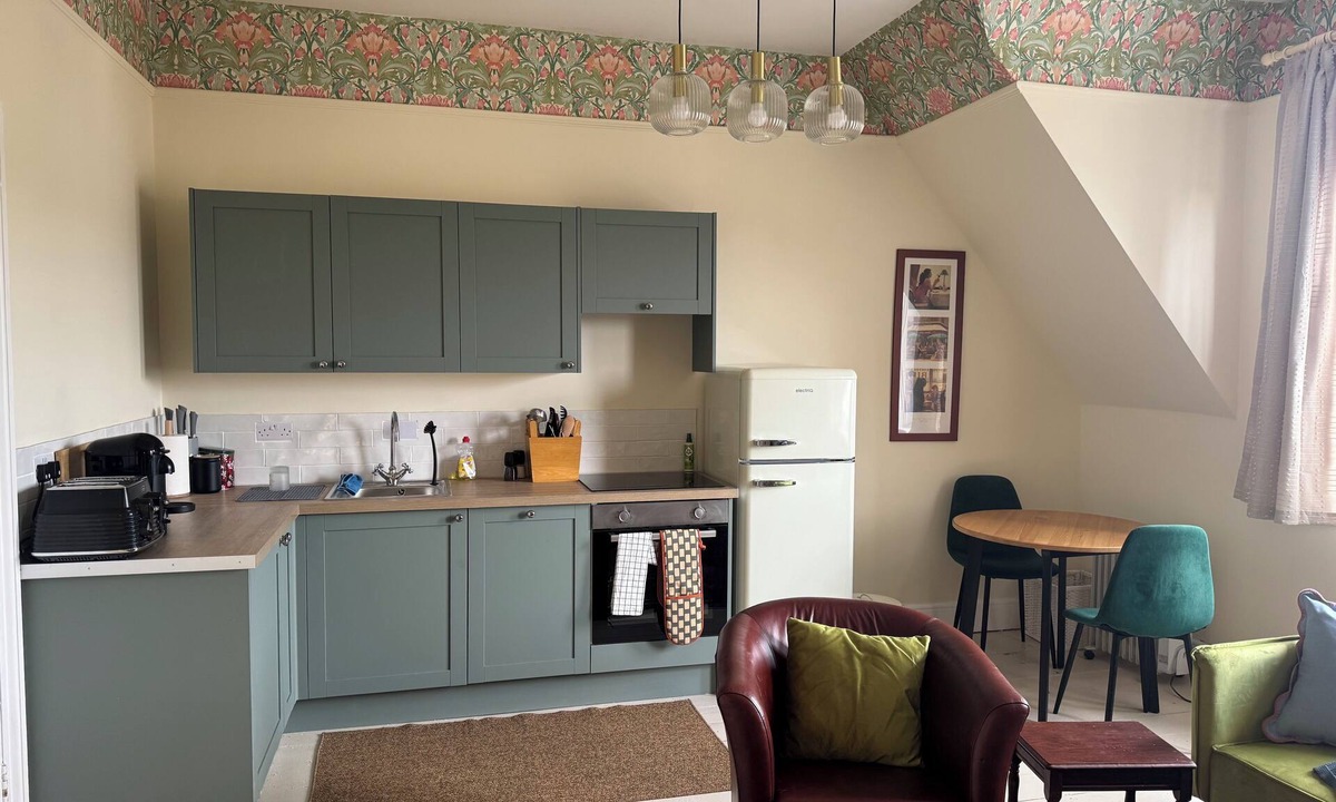 Cirencester Apartment | Newly Refurbished 2 Bedroom Flat