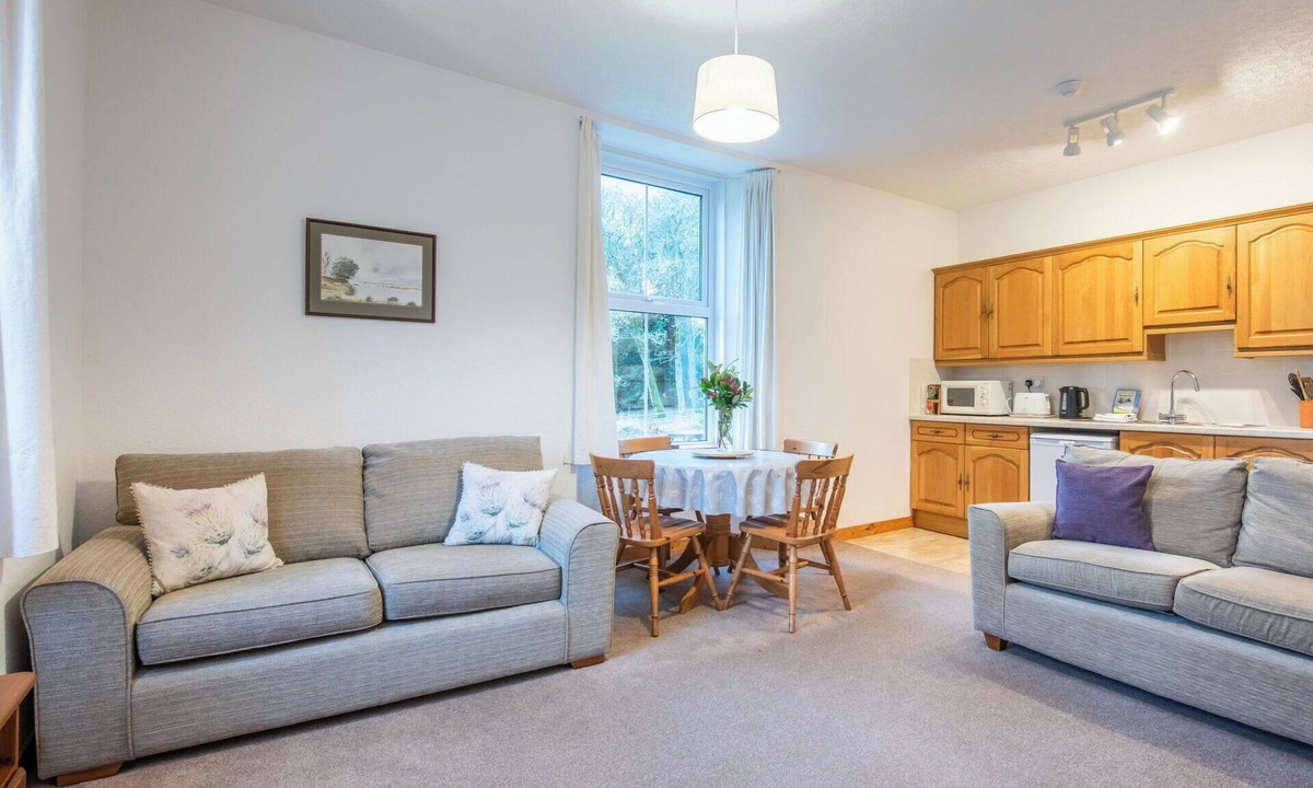 Glen Urquhart Apartment | Nice apartment for 4 people with WIFI, TV, patio and panoramic view