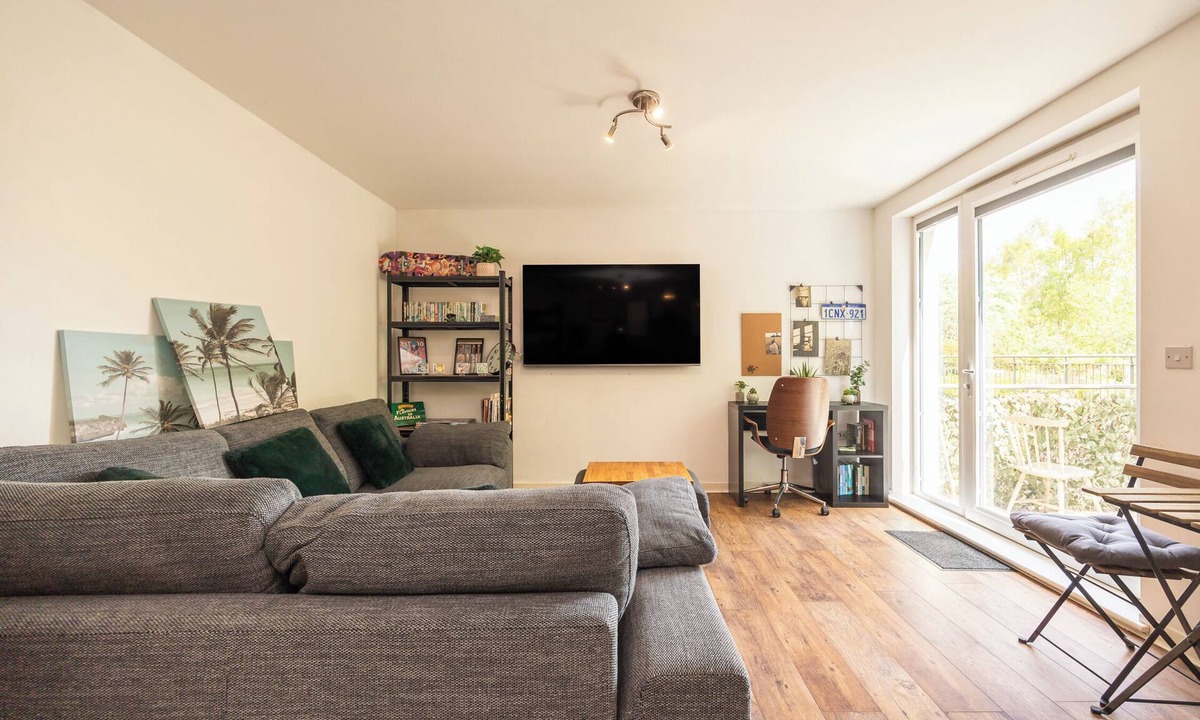 Gifford Apartment | nInviting 1-Bed Flat with Patio near Lochend Park