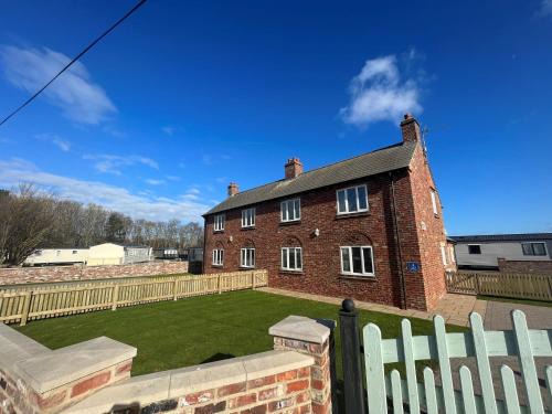 Bridlington House | North Cottage 1
