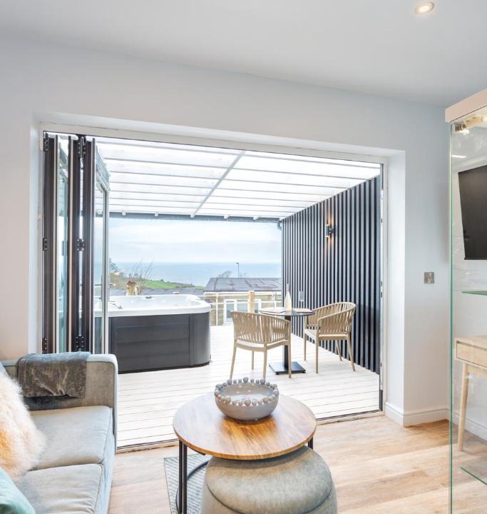 Hele Apartment | North Devon Resort - One Bedroom Vista Seaview with Hot Tub!