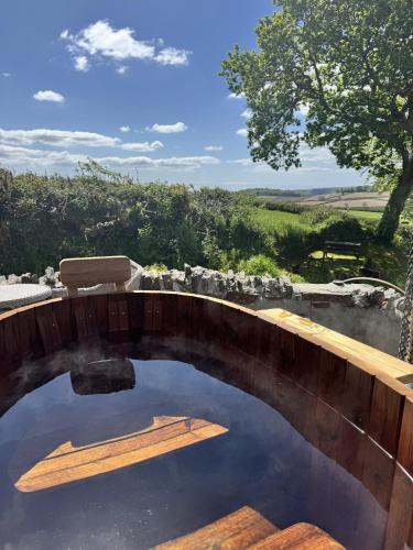 Mount House | Nuthatch Cottage on-site spa XL hot tube sauna