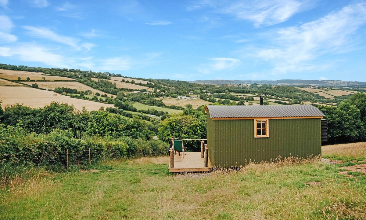 Saint Blazey Apartment | Oak Shepherds Hut, Wiveliscombe