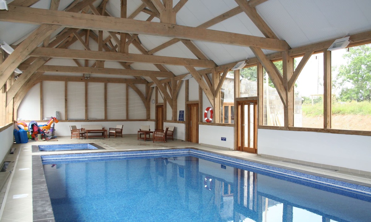 Totnes Cottage | Oak Tree