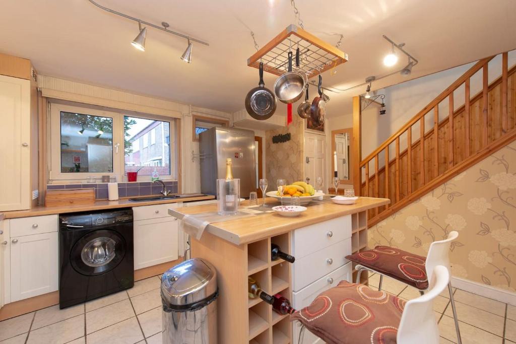 Custom House House | Oasis 77