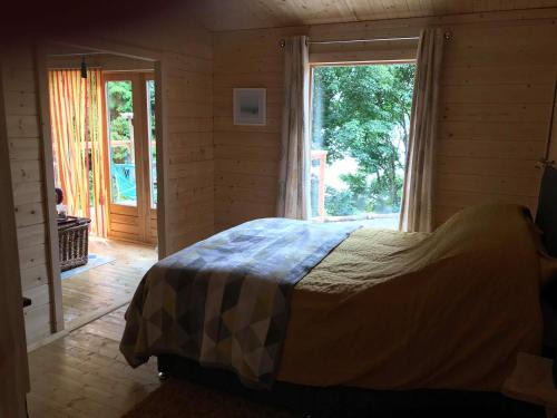 Kilmun House | Off Grid Cabin Sleeps 2 Pets Ok 20 min to Dunoon