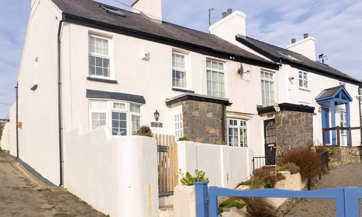 Amlwch House | Old Post Office, Bull Bay