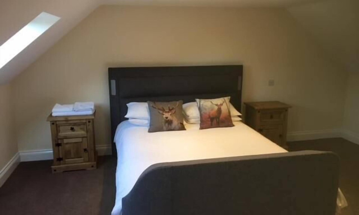 March Hotel | Oliver Cromwell Hotel